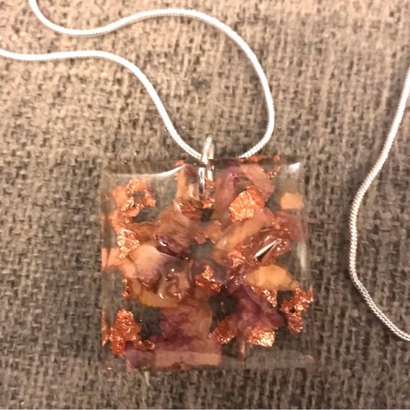 Handmade Burnt Rose Petals & Copper Flakes Pressed Flower Resin Square Necklace - Picture 7 of 13